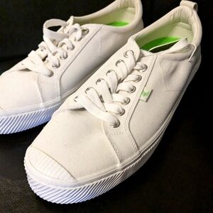 Cariuma Canvas Sneakers